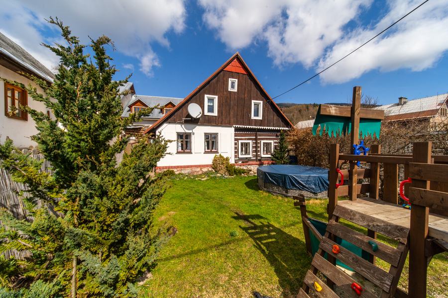 Oplocená zahrada, chalupa Černý Důl, Krkonoše