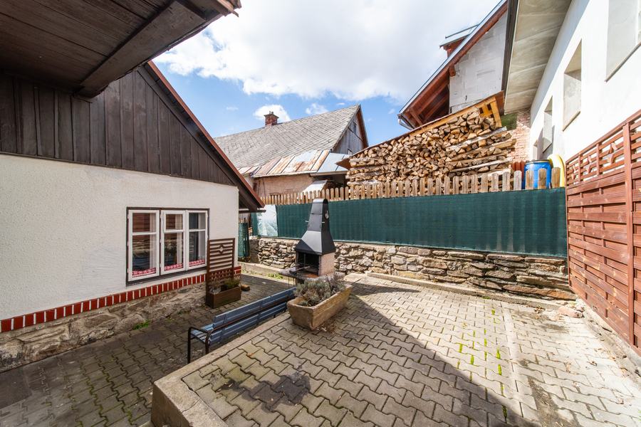Dvorek, chalupa Černý Důl, Krkonoše