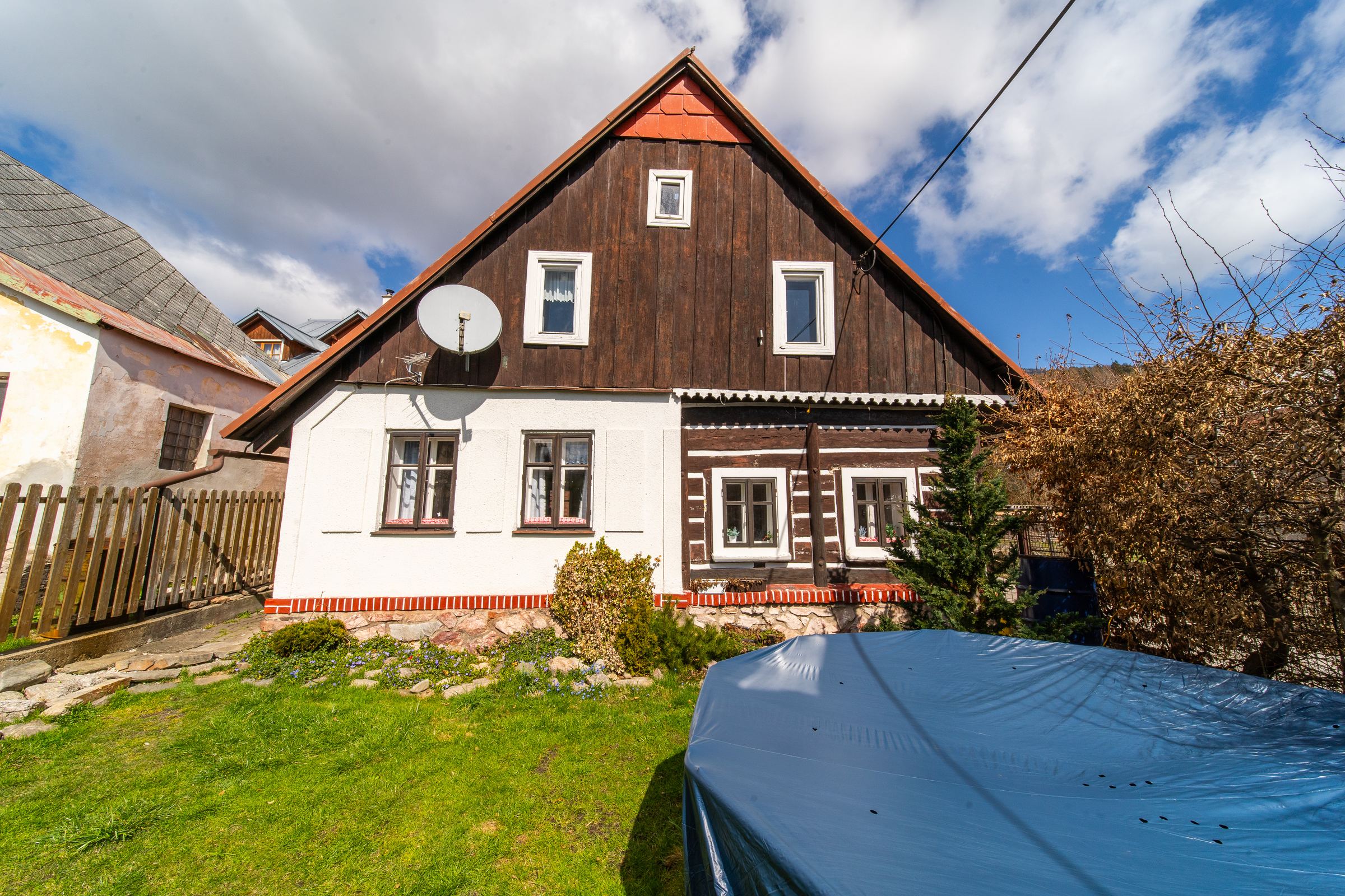 Původní krkonošská roubenka v Černém Dole